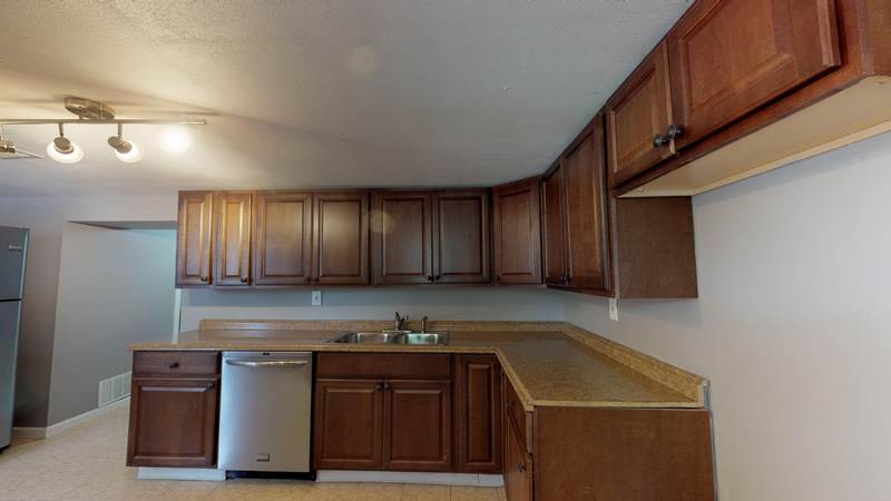1014 E Colvin St – photo 5
