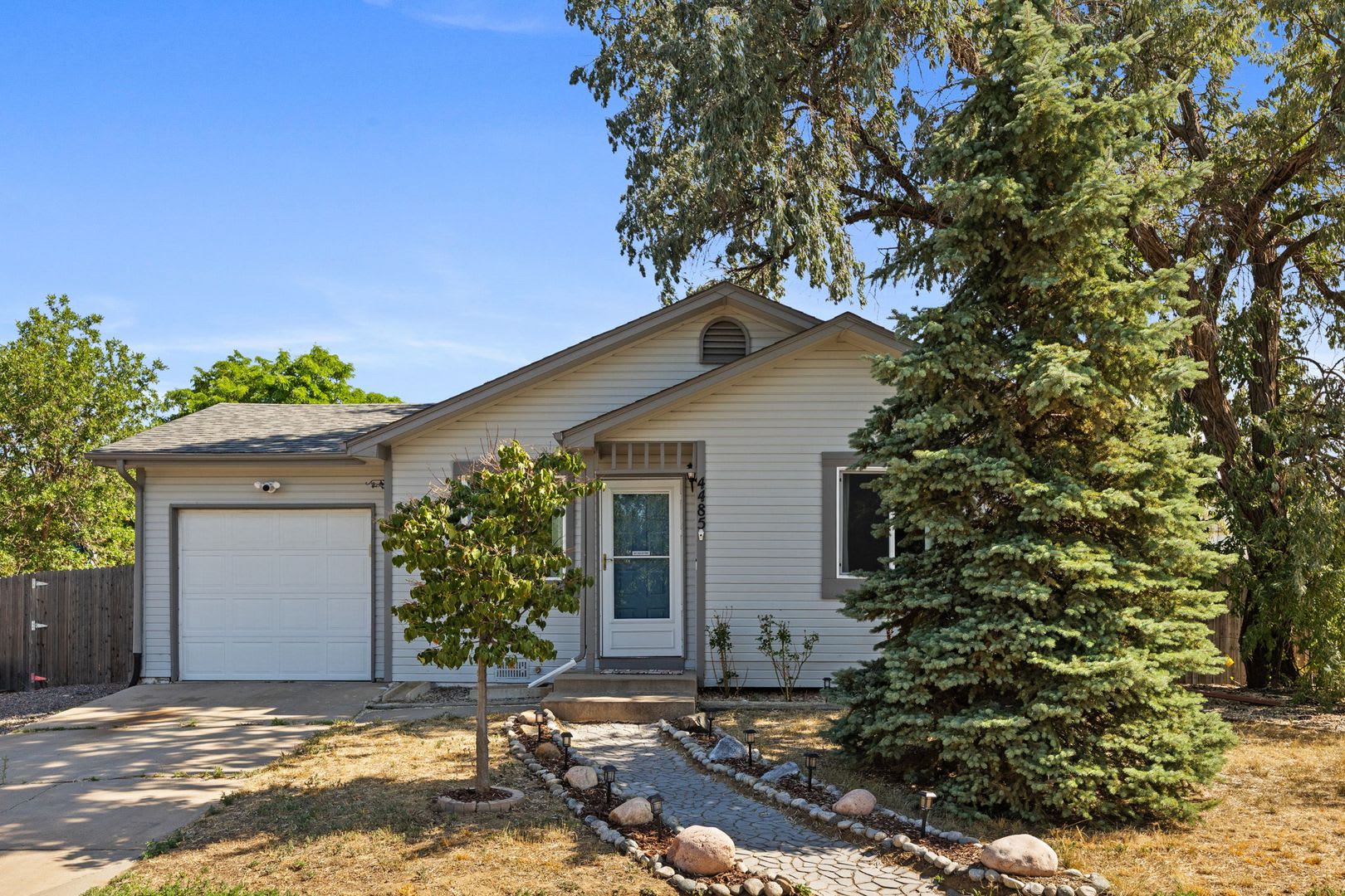 2 Bed/1 Bath Close to Buckley Space Force – photo 3