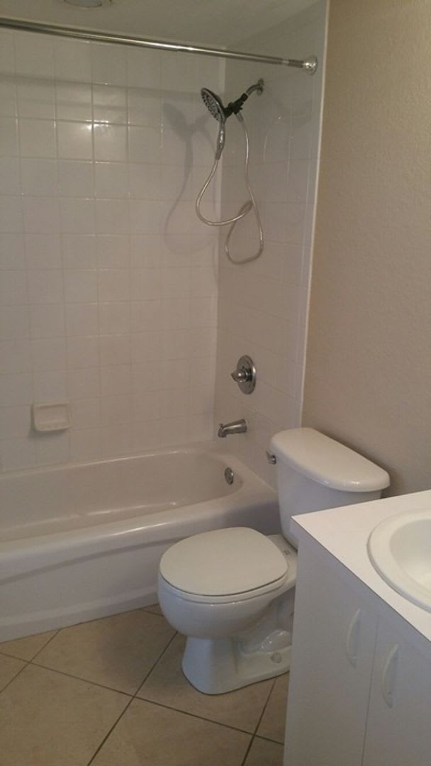 Unfurnished 1 X 1 first floor in desirable area of Bonita Springs – photo 5