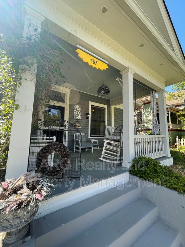 487 Boulevard Southeast – photo 2