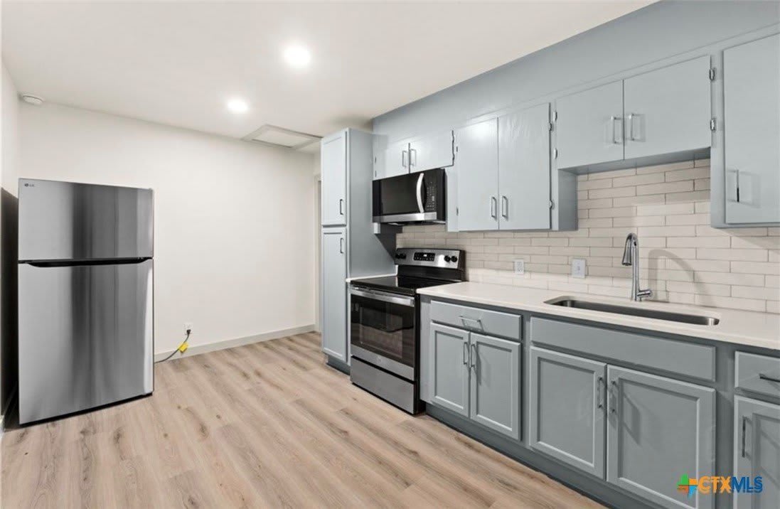 2109 W. AVE. B – photo 2