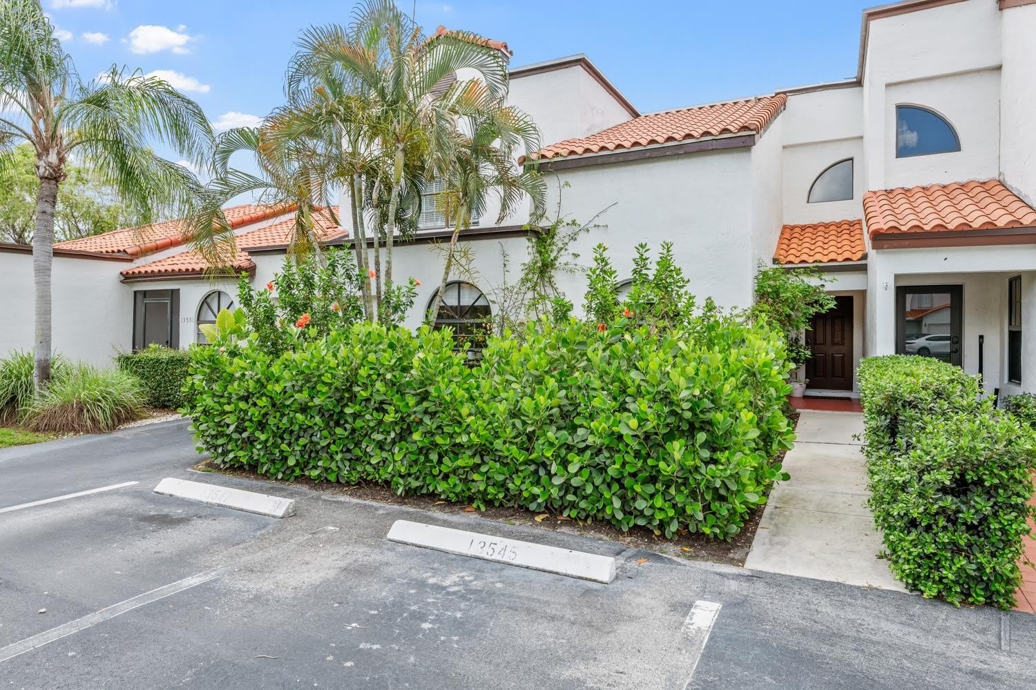 13549 Fountain View Boulevard – photo 2