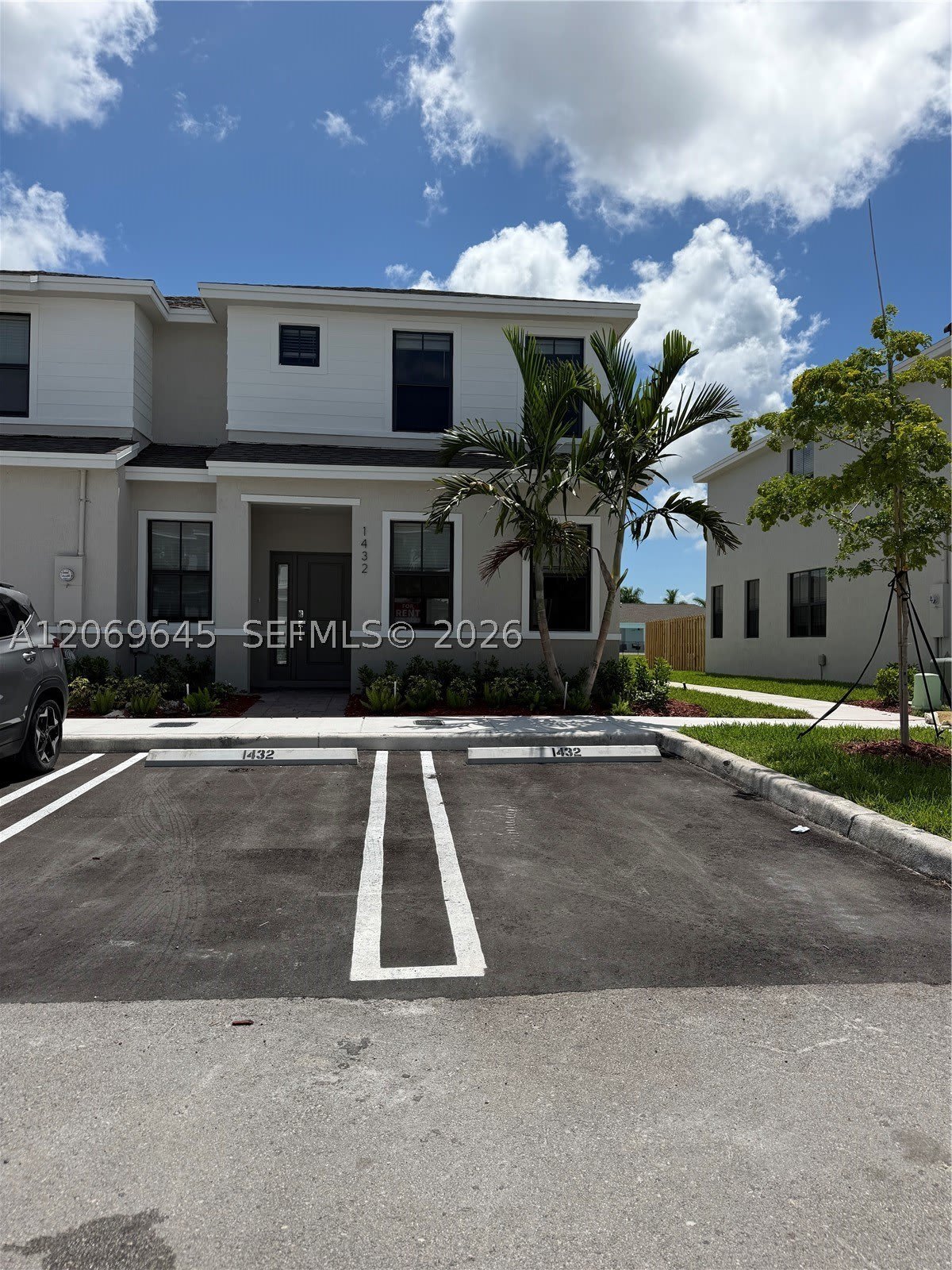 1432 NE 4th Ave – photo 2
