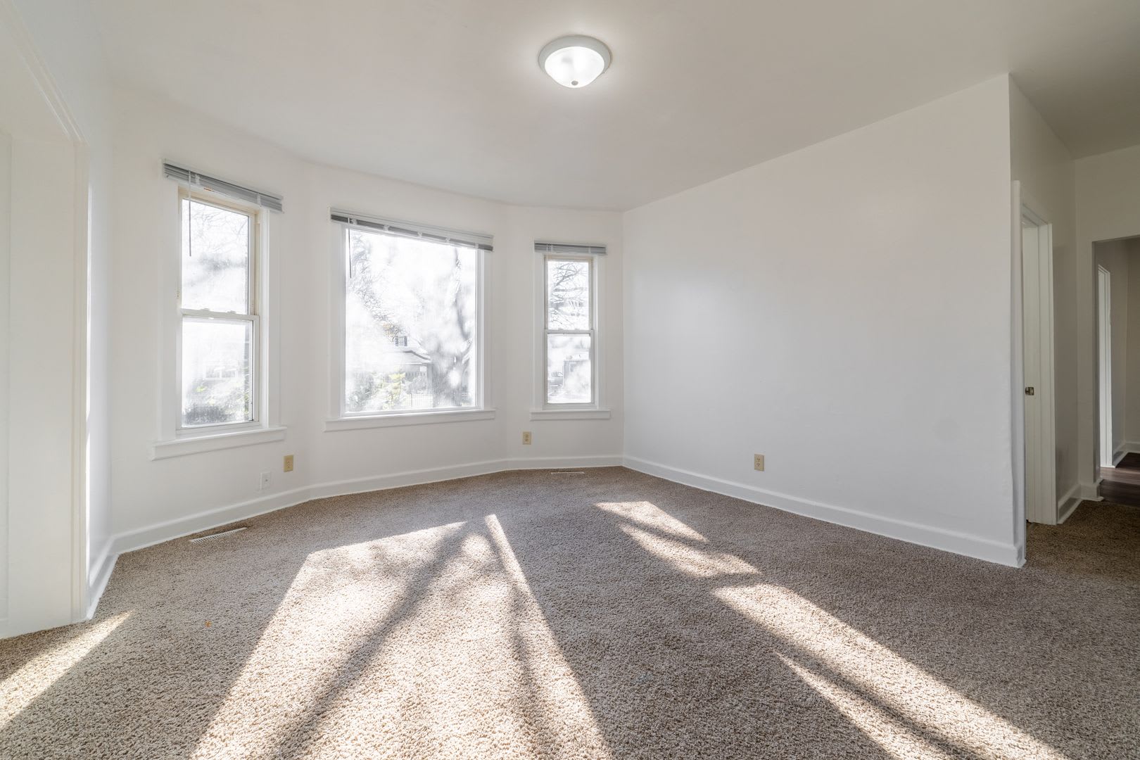 Spacious 4 Bedroom 2 Full Bath in Kenosha! – photo 5