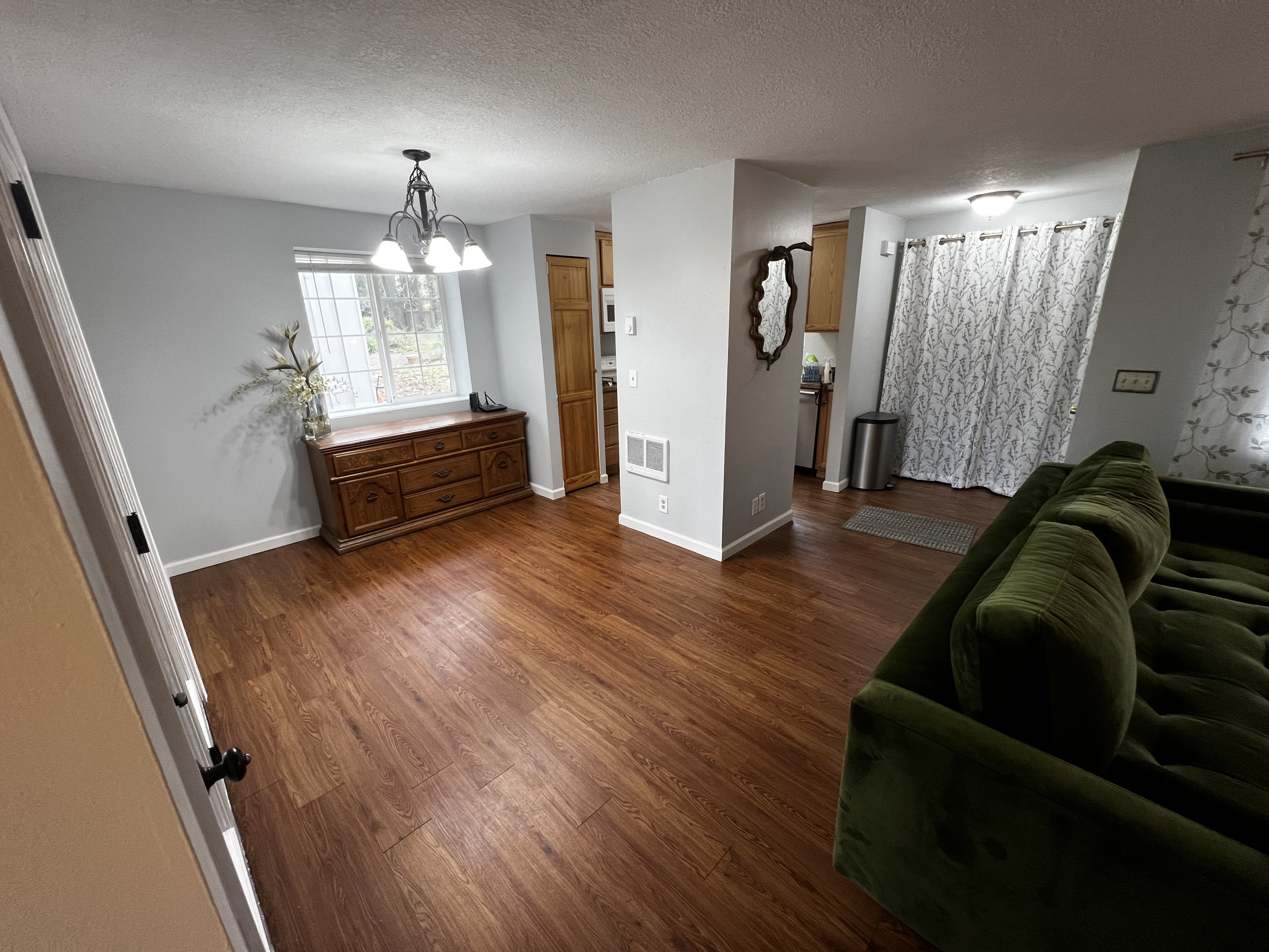 2133 Hawkins Lane – photo 2