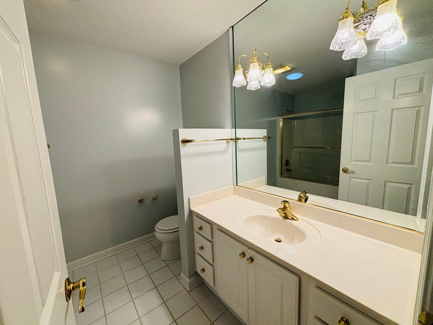 * RE-RENTAL AVAILABLE 7/15/26 * 3 Bedroom 2.5 Half Bath Townhouse with 2 Car Garage – photo 4