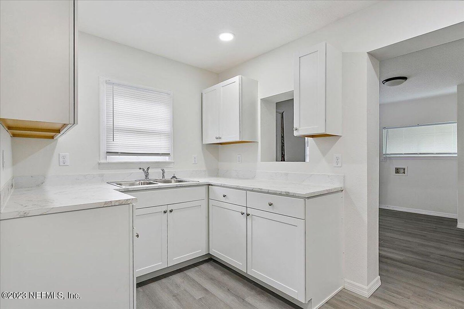 Move in ready **Updated 3/2 Single Family home ** – photo 3