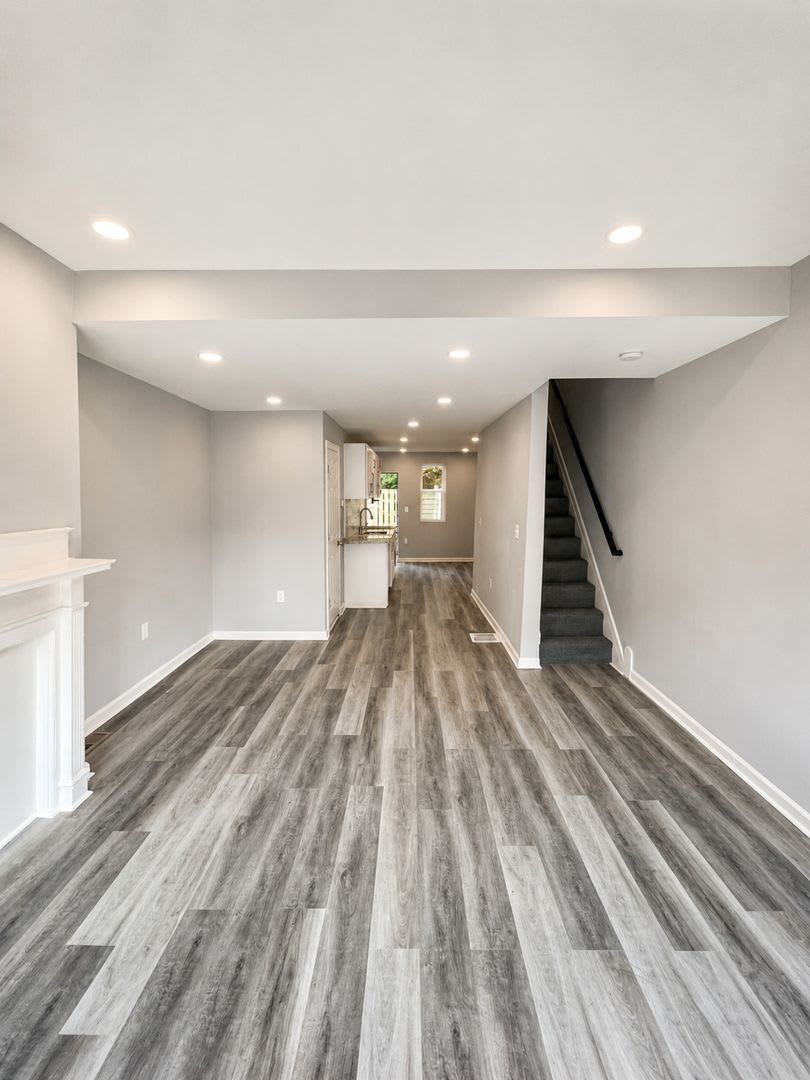 Bright, Newly Renovated 3-Bedroom Rowhome with Backyard – photo 2