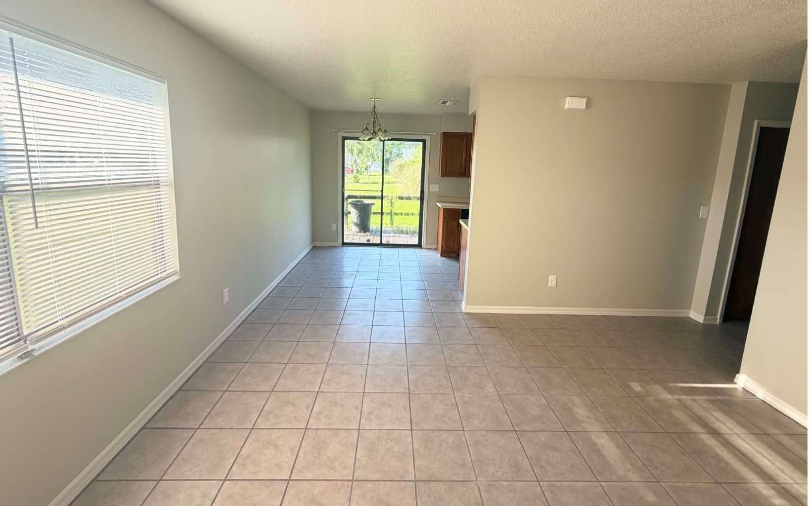 3750 Nw Huntsboro St Apt 102 – photo 2