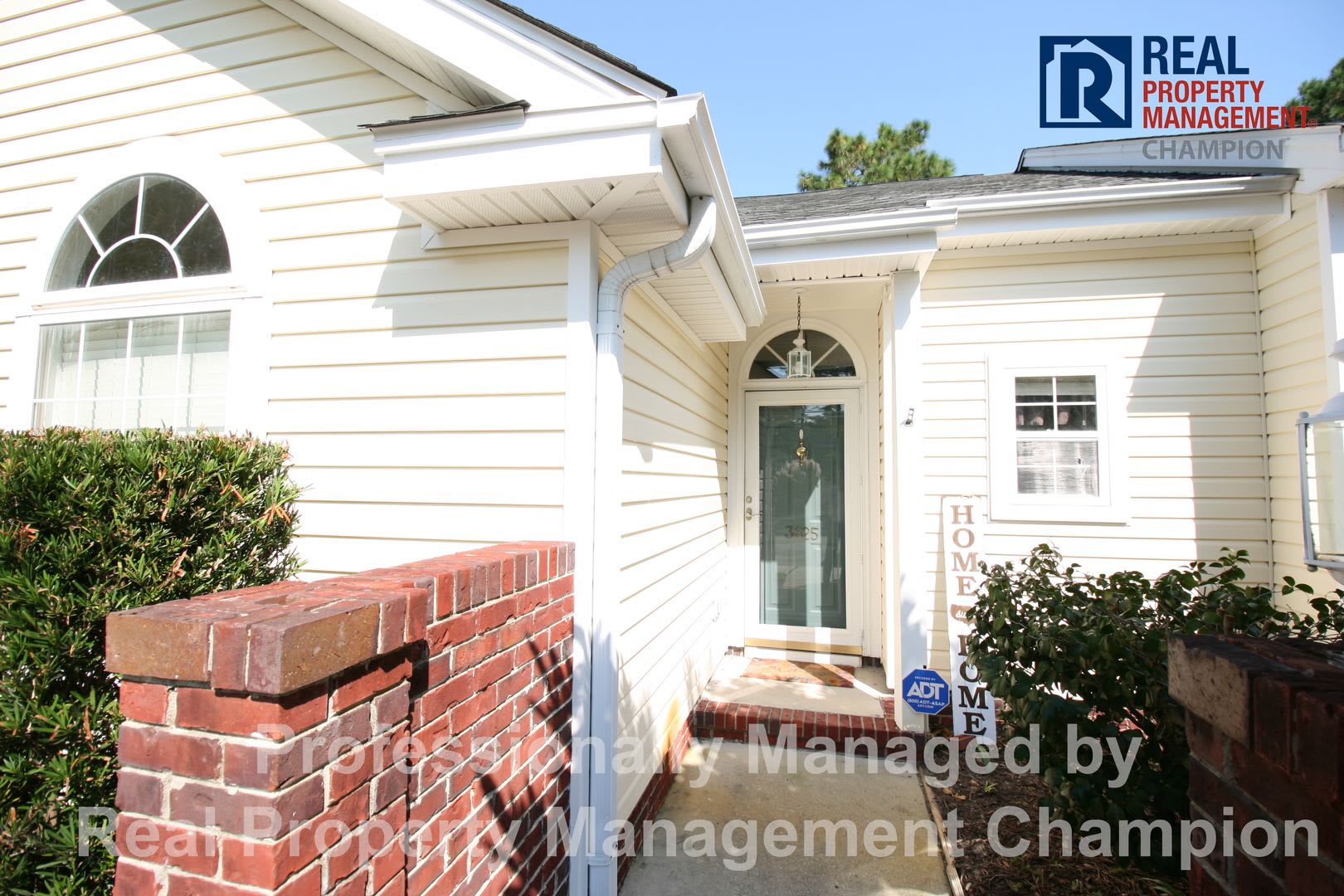 Charming 2 BD/2 BA Townhouse w/Split Bedroom Layout and Private Patio – photo 2