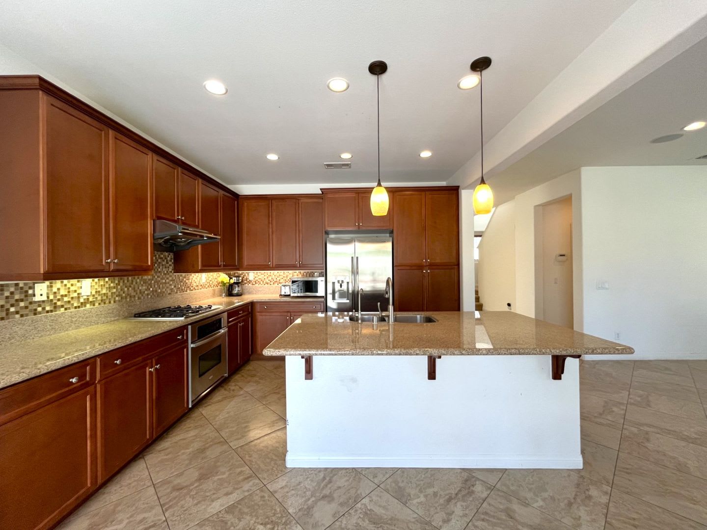 4 bed, 3 bath located in Eastvale, CA! – photo 5
