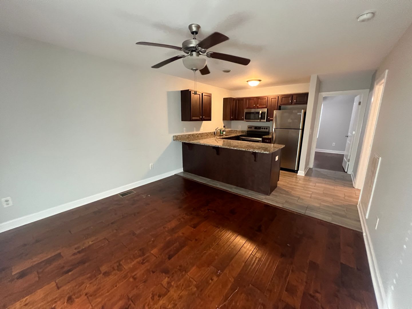 LIVE CLOSE TO MTSU CAMPUS!!! – photo 4