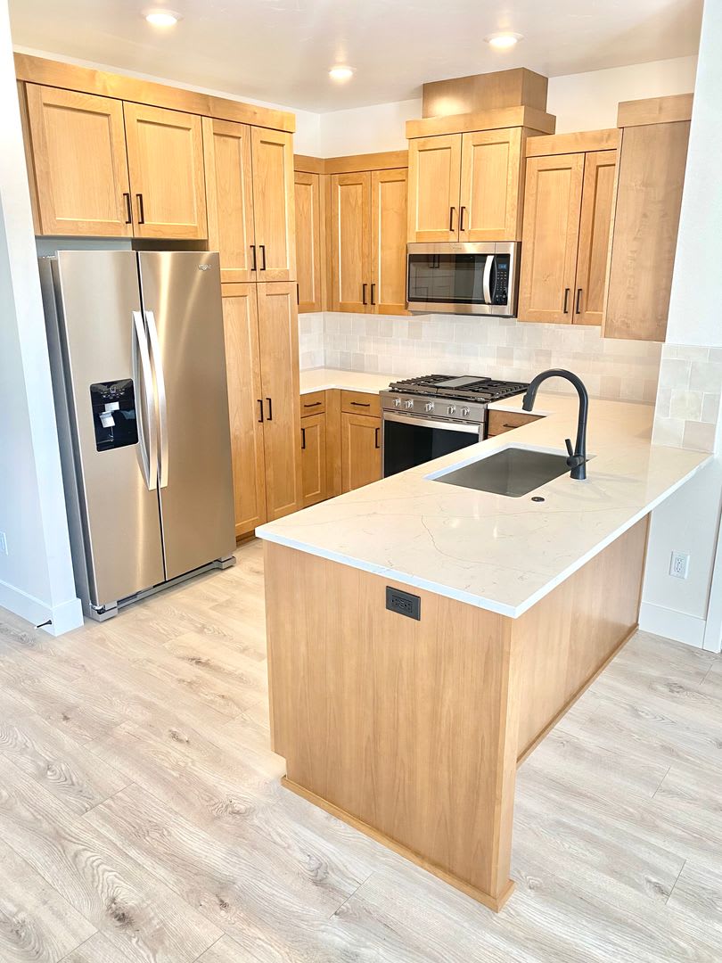750 Off 1St Month 2023 Palisch Townhome In Petrosa Close To The Clubhouse And Park 3807 Ne Eagle – photo 3