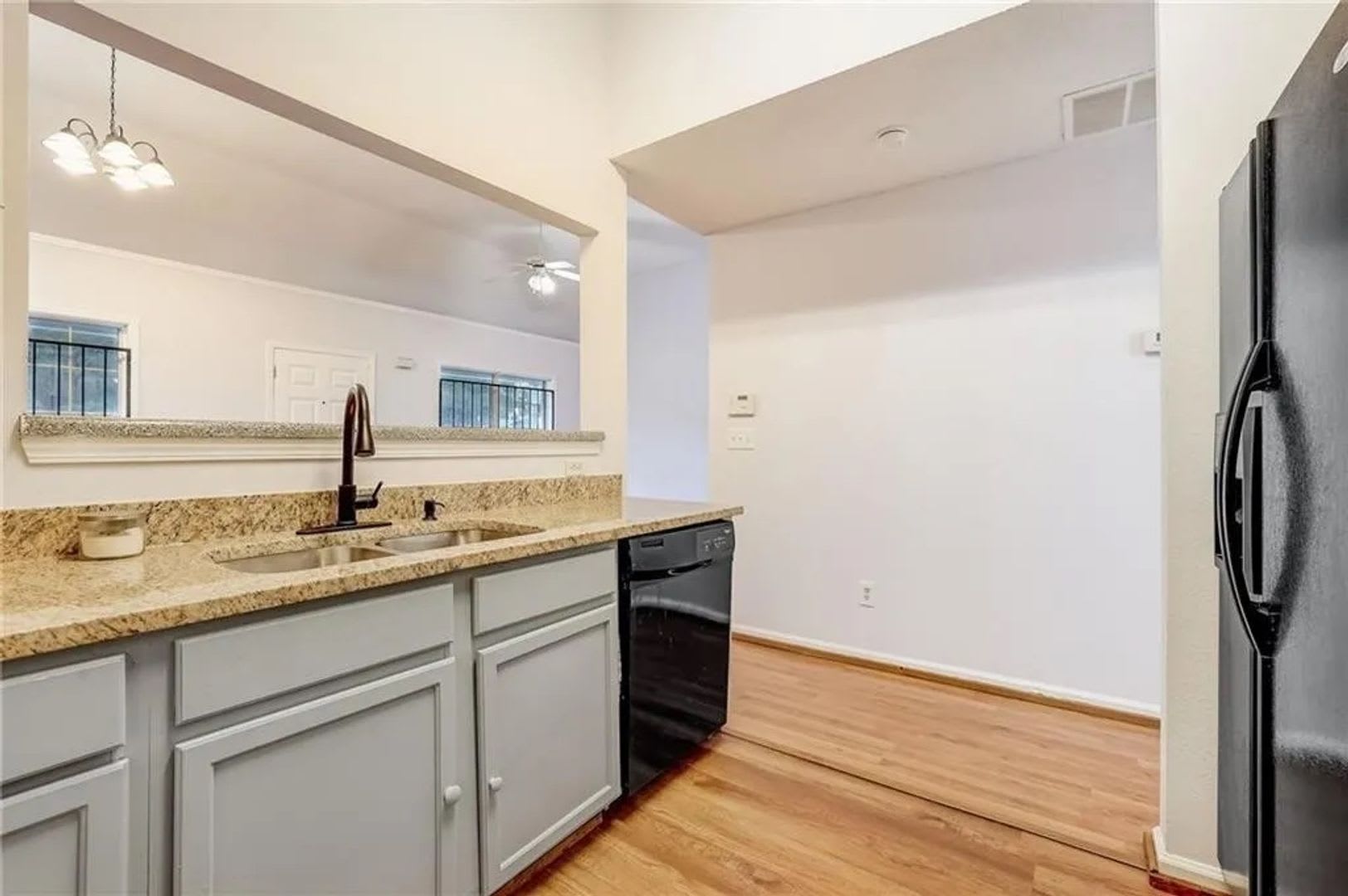 Room in 3 Bedroom Home in Union City – photo 4