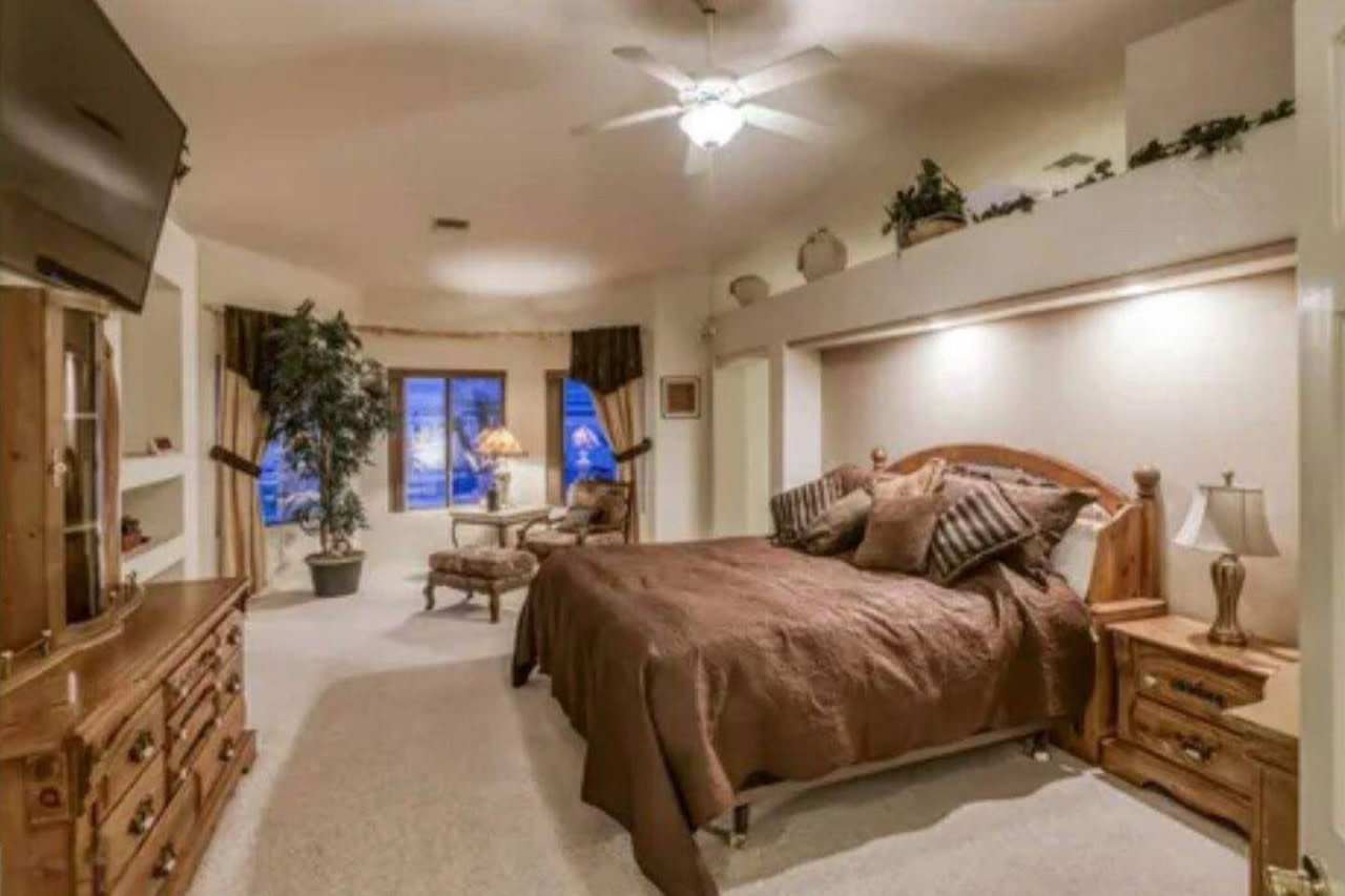 2405 Jamaica Boulevard South – photo 2