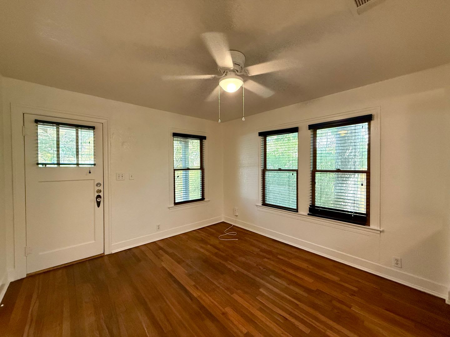 Charming 2 1 House In Hyde Park Available For August – photo 3