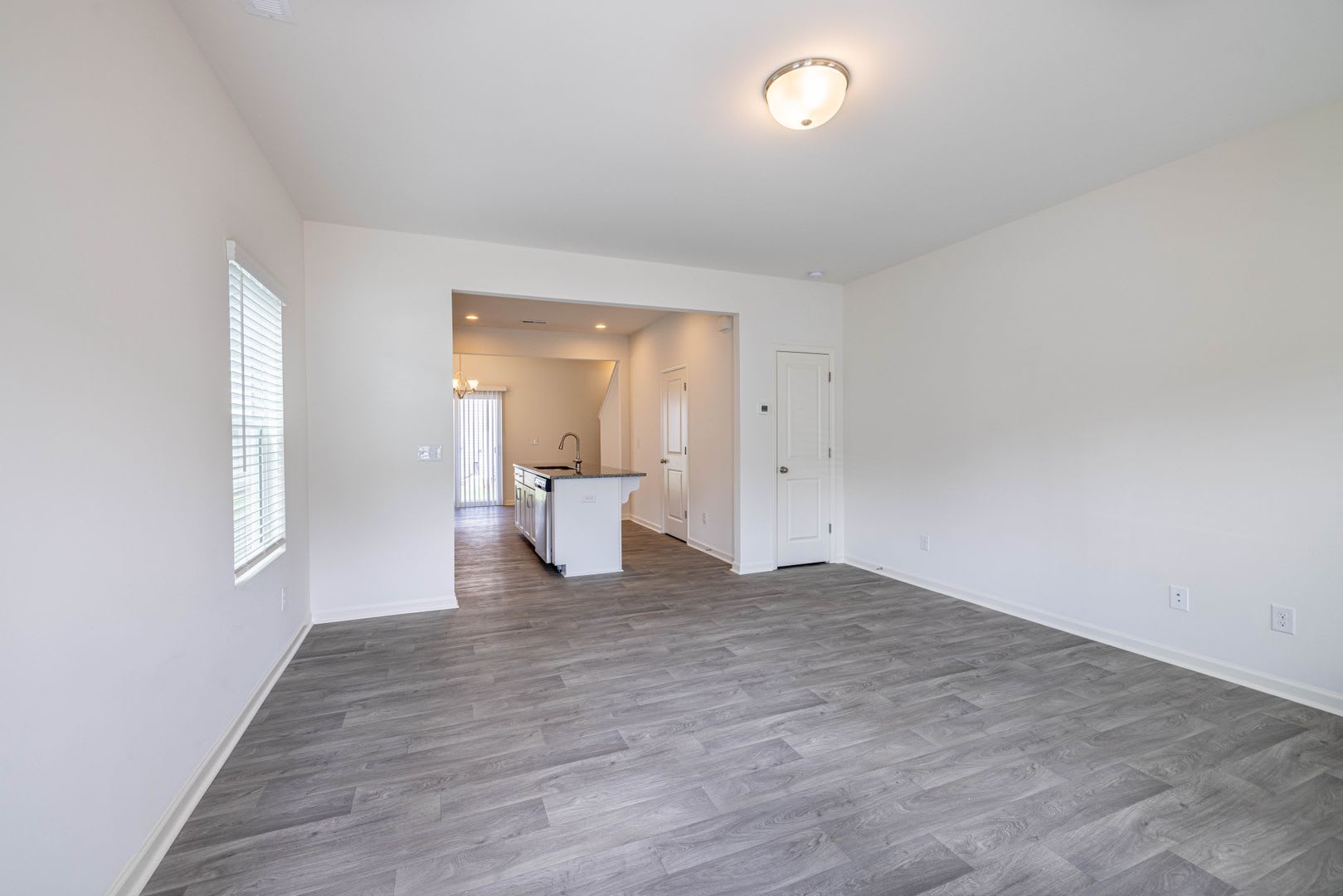 BEAUTIFUL 2 Bedroom Townhome in MIDLAND AVAILABLE AUGUST 2026 – photo 2