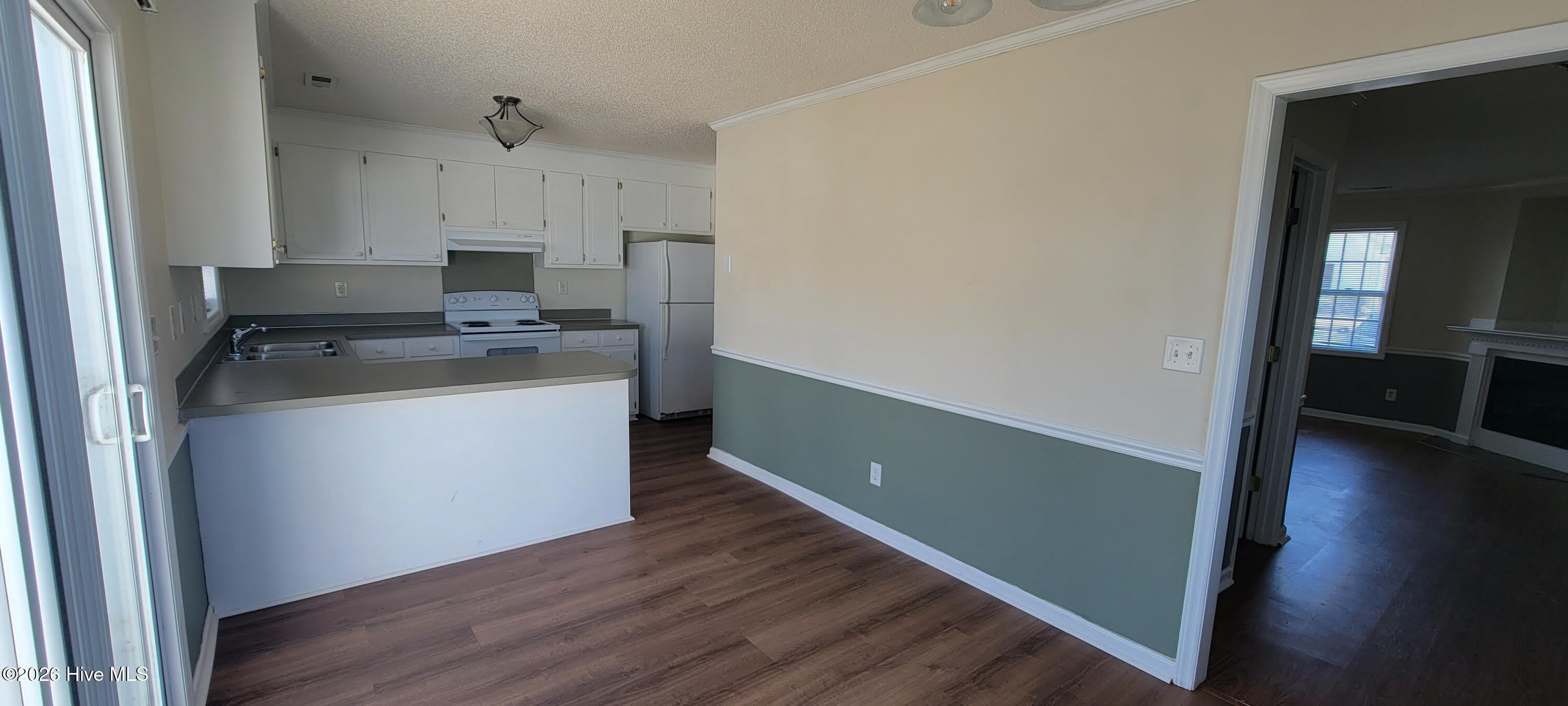 2128 Flagstone Court – photo 4