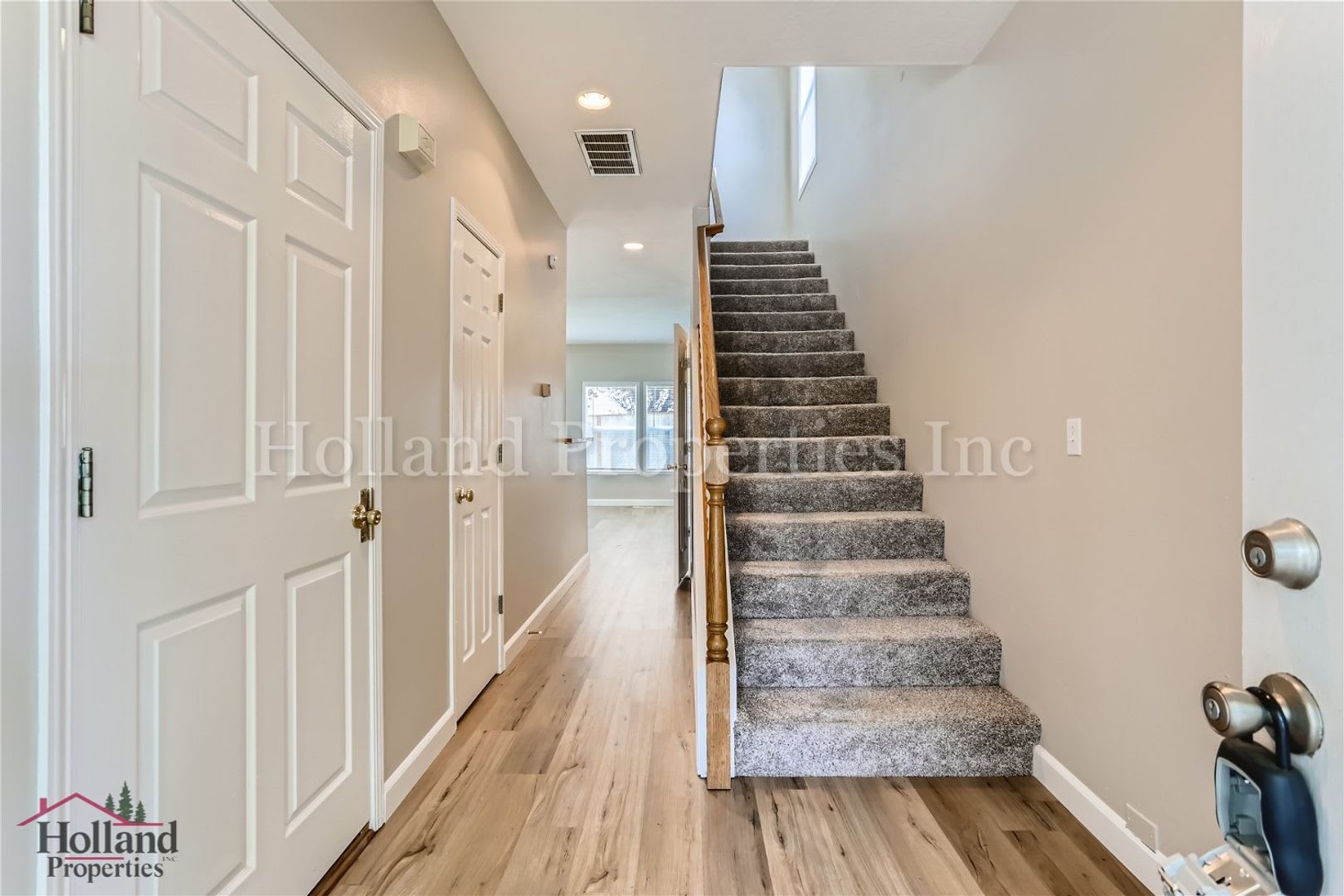Spacious Two-Level Duplex Home with Fenced Backyard in Hillsboro! – photo 5