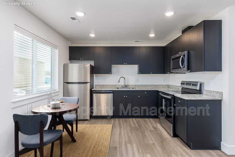 452 S 40th Ave. – photo 2