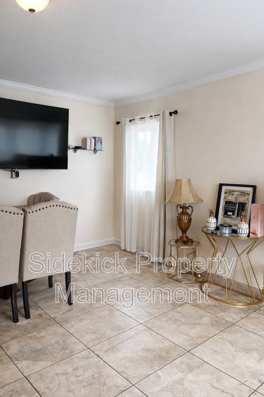 4321 Beagle St – photo 2