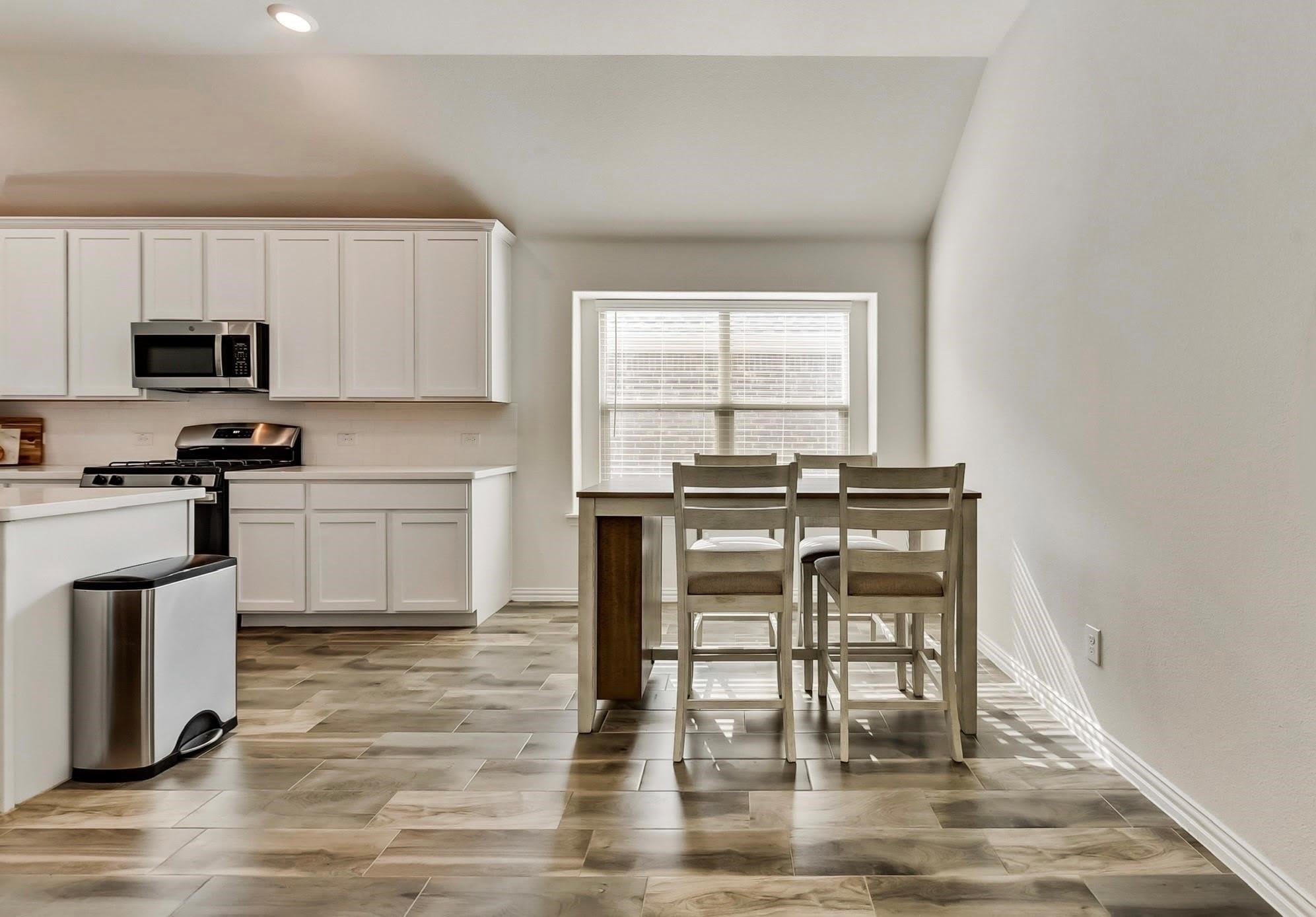 814 Bluewood Street – photo 3
