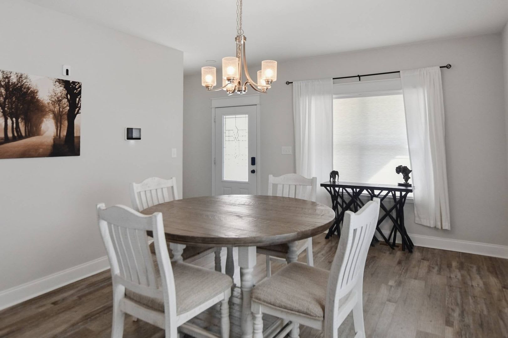 Like New Three Bedroom! – photo 4