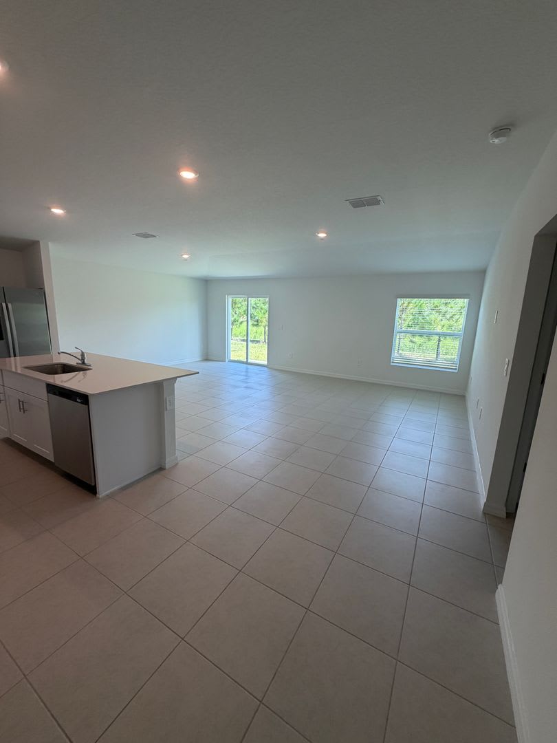 Brand new!!!! 4 Bedroom 3 Bathroom with Den!!! – photo 5