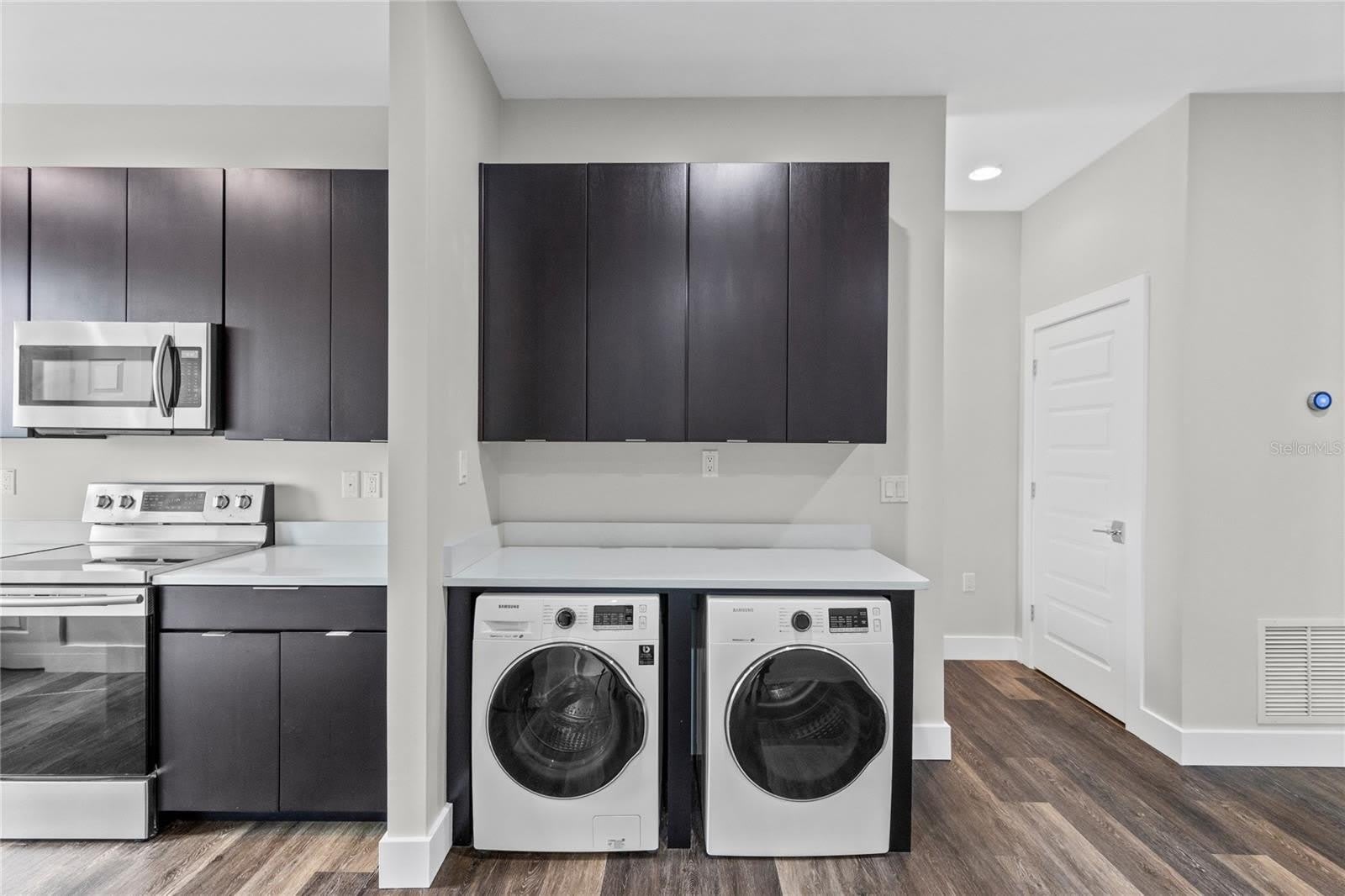 14105 CORRIGAN Avenue – photo 4
