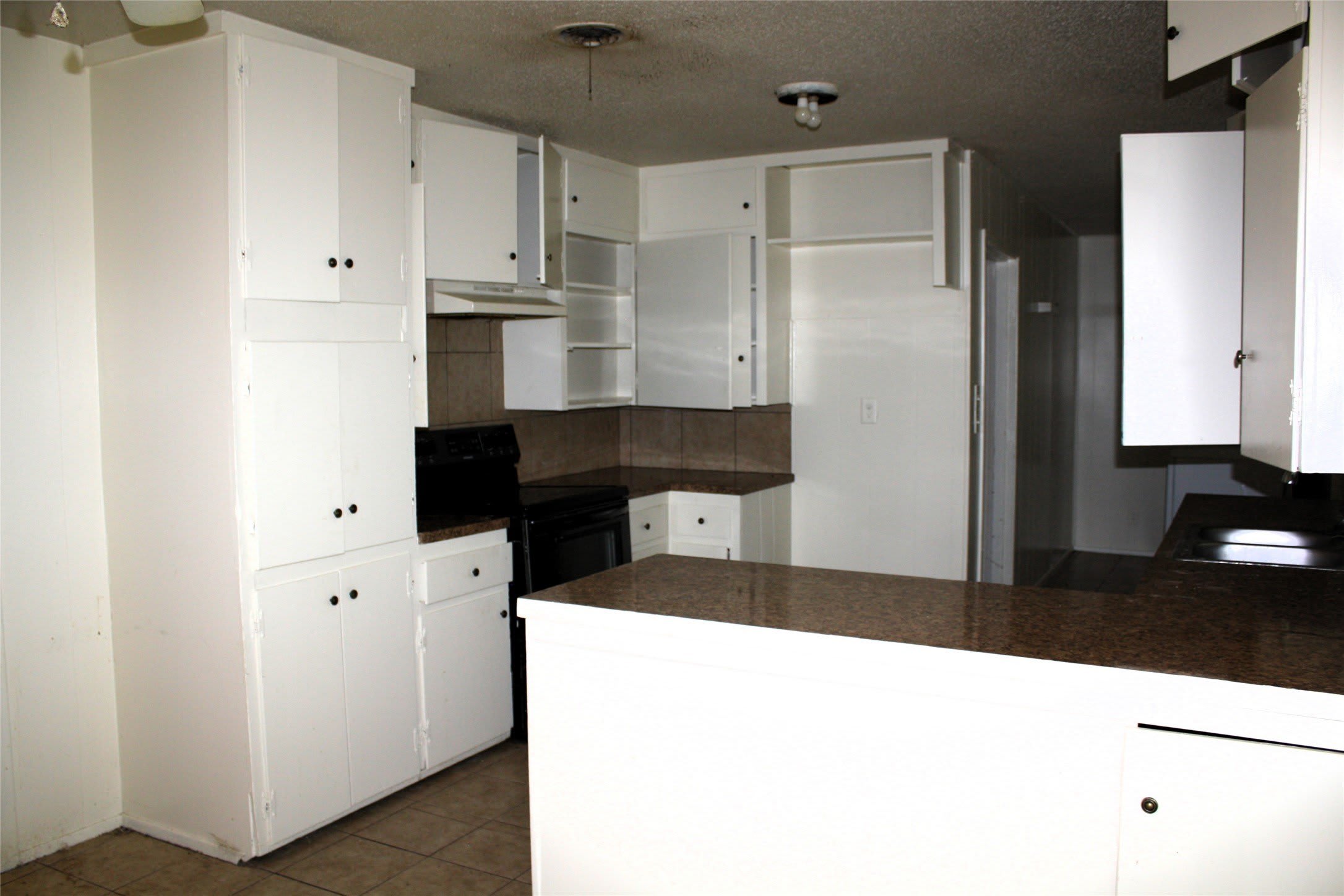 423 Waller Drive – photo 2