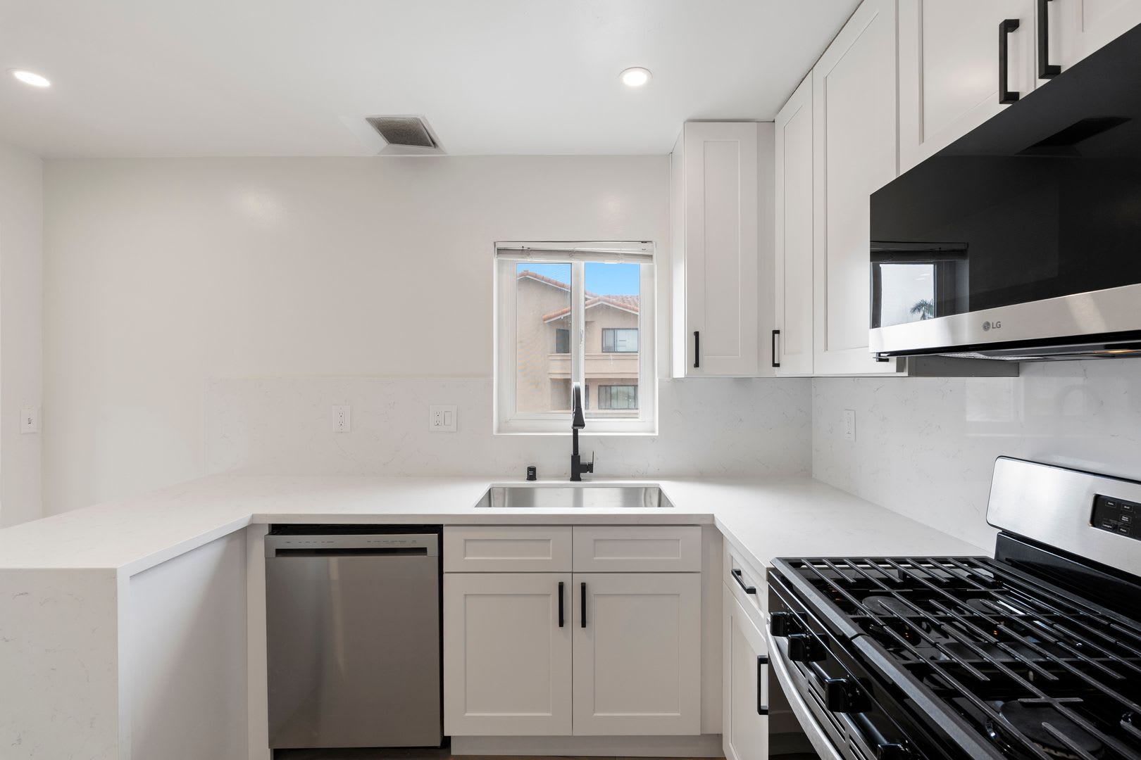 228-230 Elm Ave – photo 4