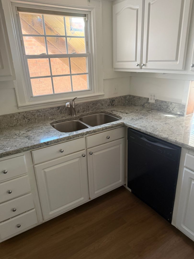 3 bedroom, 1 bathroom house on Central Ave – photo 1
