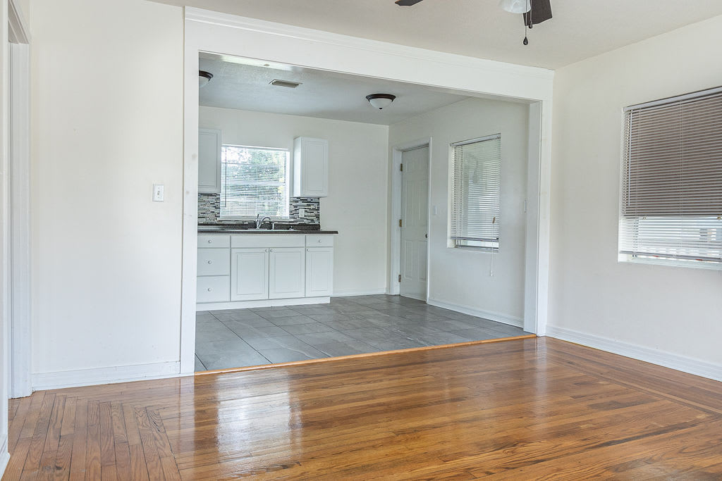 630 E Indiana Ave – photo 4