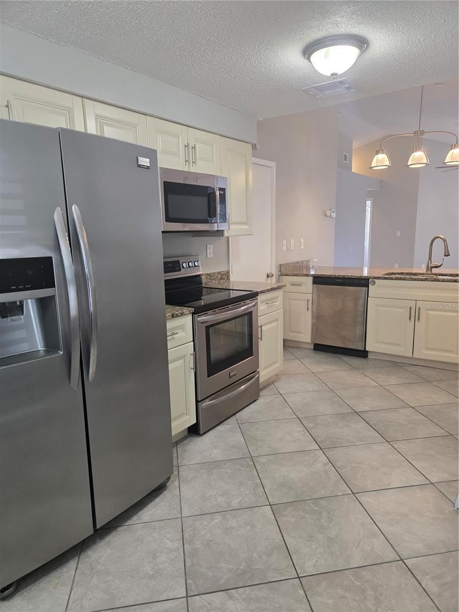 787 ARTHURS COURT – photo 3