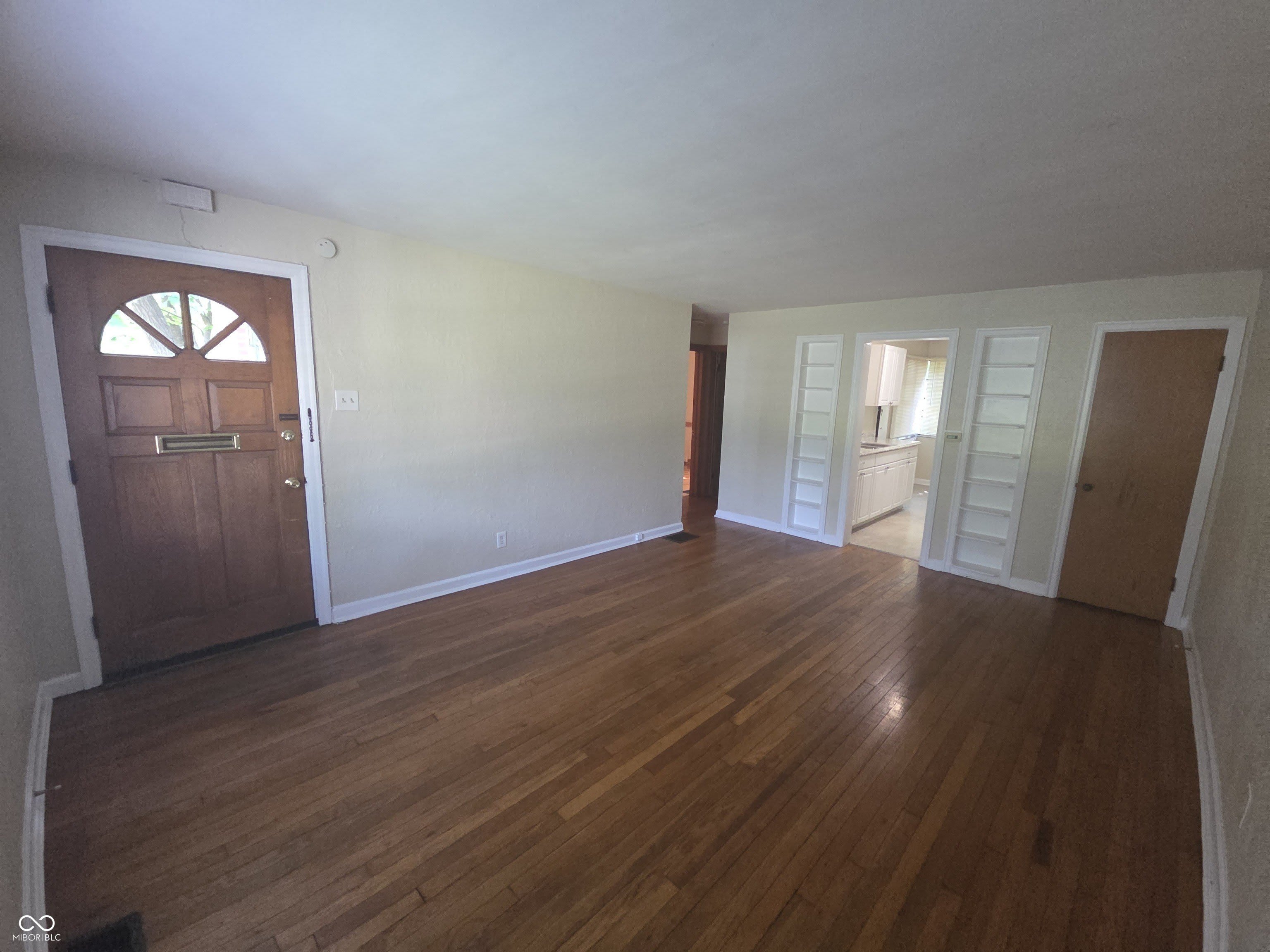 67 W Westfield Boulevard – photo 4