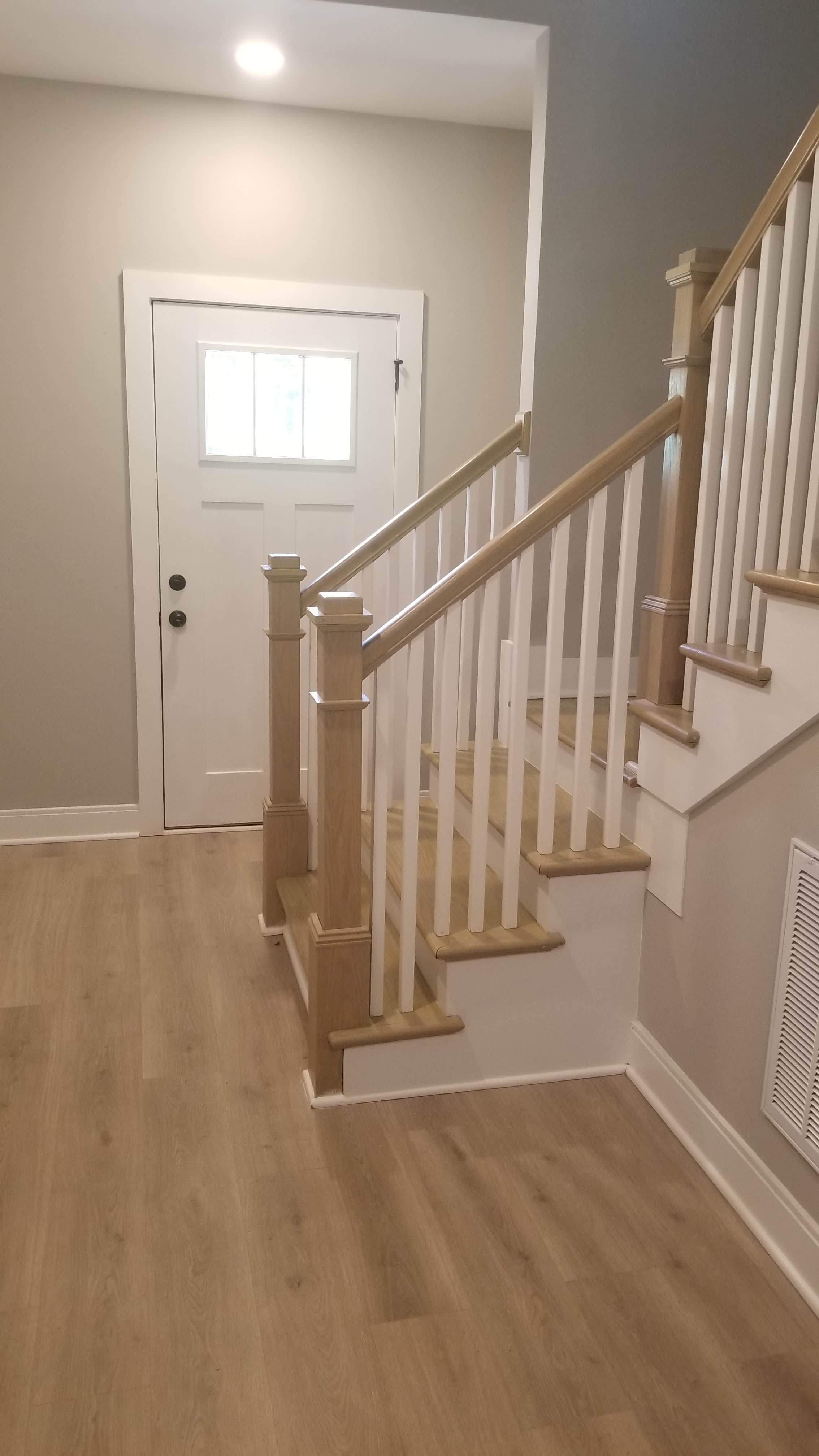 1121 Lawrence Ave Unit 6 – photo 2