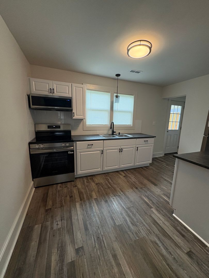 Charming 2Br 1Ba Home – photo 3