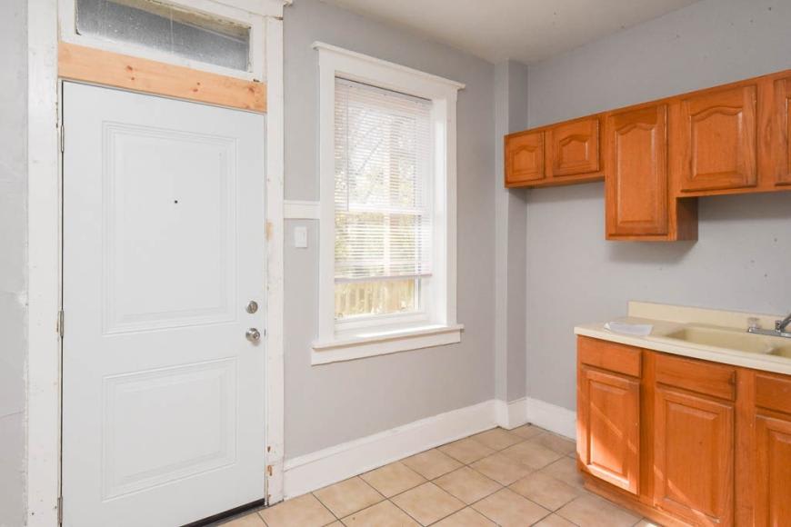 1249 Rosemont – photo 3