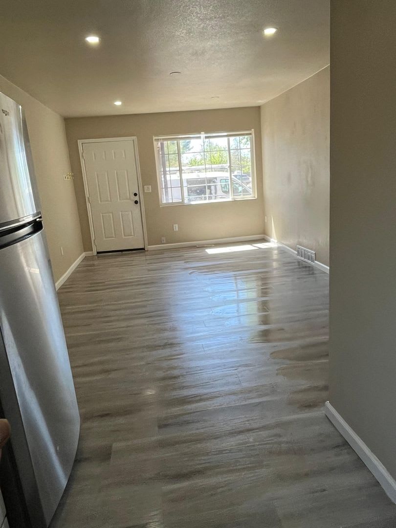 Charming 2BR Duplex in Aurora – photo 3