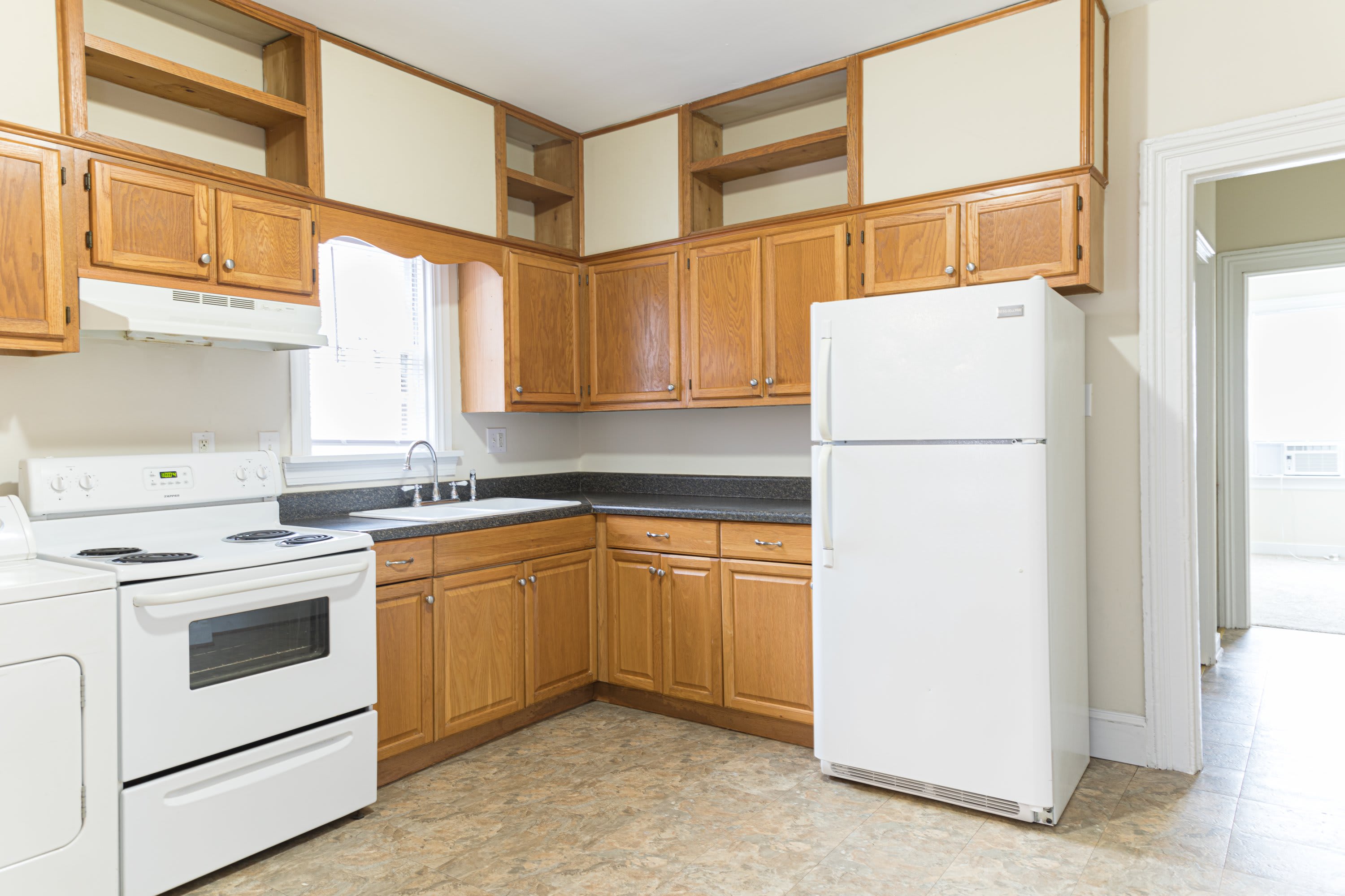 121 West Clay Street – photo 5