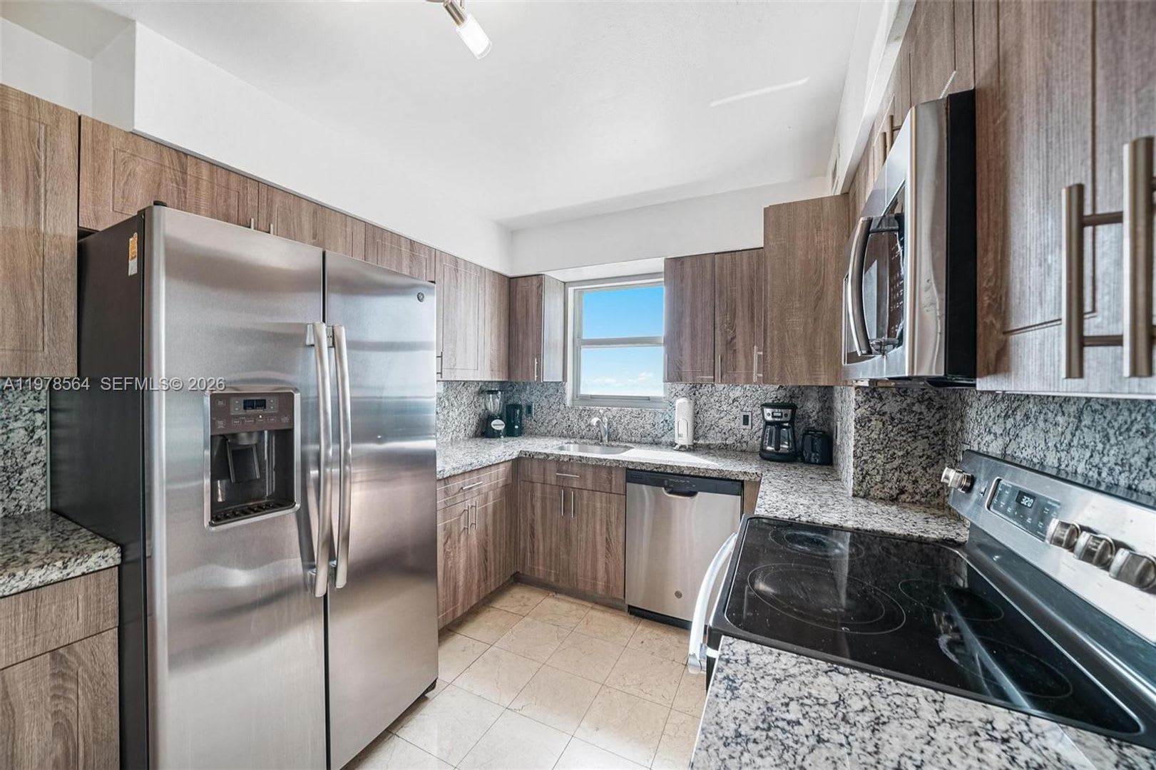 5101 Collins Avenue 11B, Miami Beach, FL 33140 – photo 1