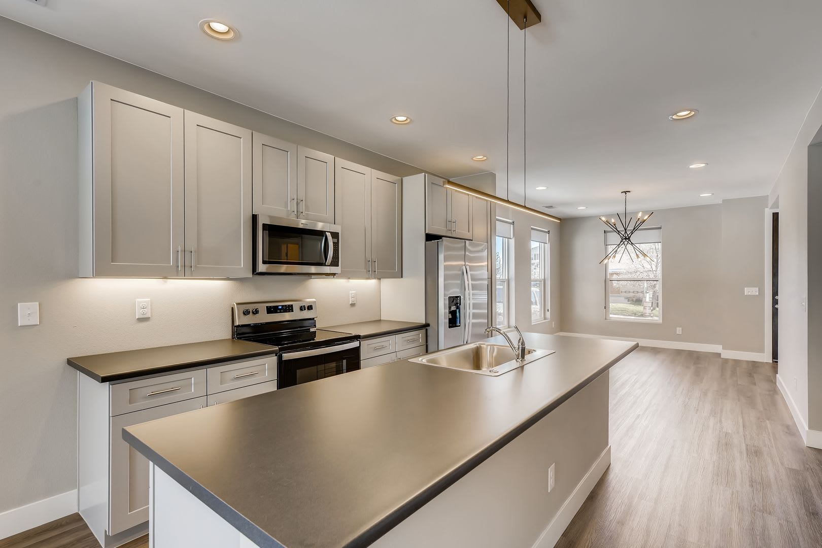 Beautiful 3-Bedroom Duplex Available in West Denver – photo 2