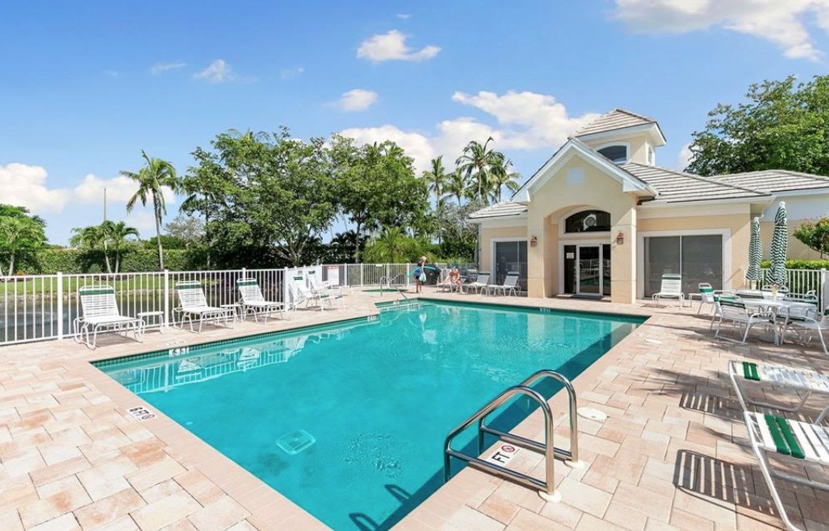 You Want A Stunning View Gated Community 2 Bedroom Plus A Den 2 Bath Large Coach Home Available Seasonal Or 6 Months 1 Day Lease Mystic Greeens At Lely Resort Naples Florida Stunning Lake And Golf Course Views – photo 5