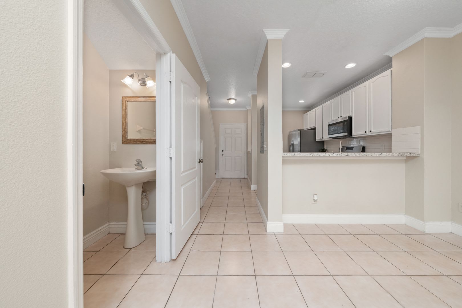2 Bedroom /2.5 bathrooms Town House. Just few minutes from Medical City. – photo 5