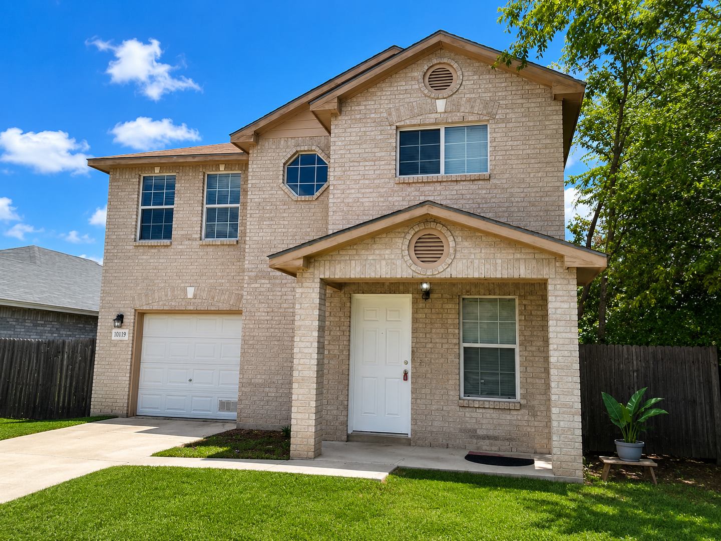 SUPER NICE!!! NEAR SHAENFIELD AND 1604 – photo 2