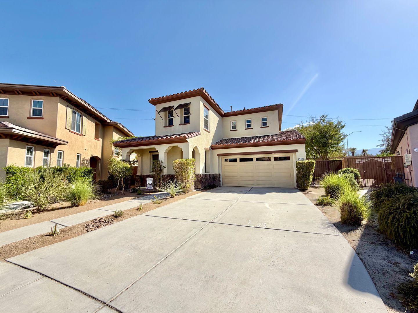 AVAILABLE NOW! GORGEOUS 4 Bedroom 3 Bathroom POOL HOME in Palm Desert! – photo 1