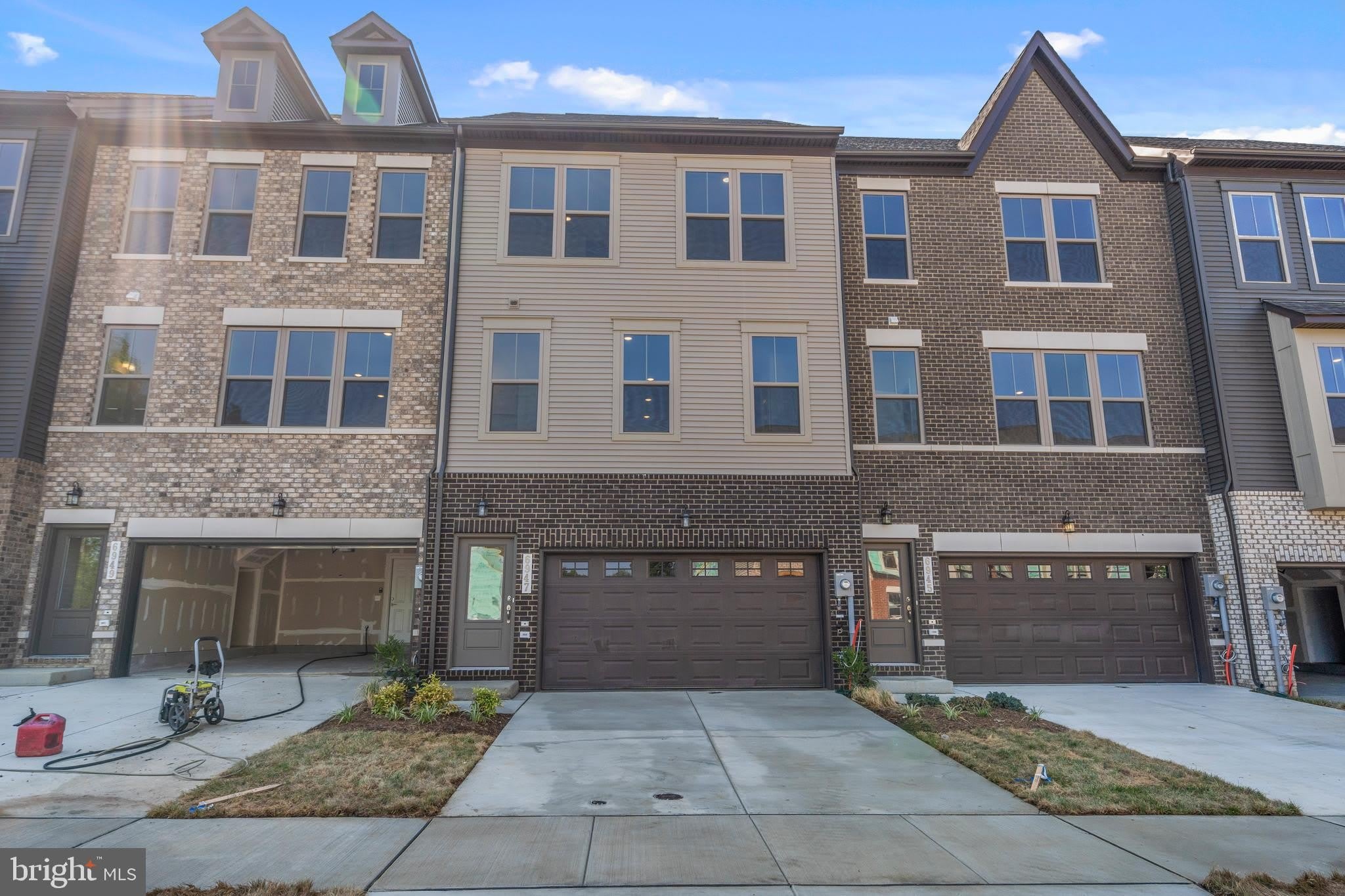 6947 GLADEBROOK RD – photo 3