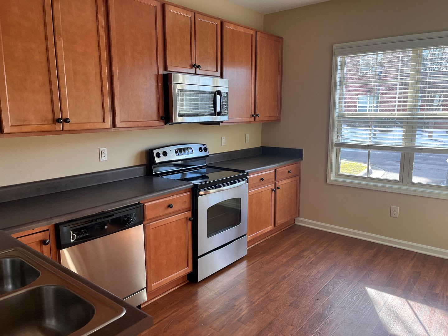 Stunning Townhome in "Prime Cary Location" – photo 3