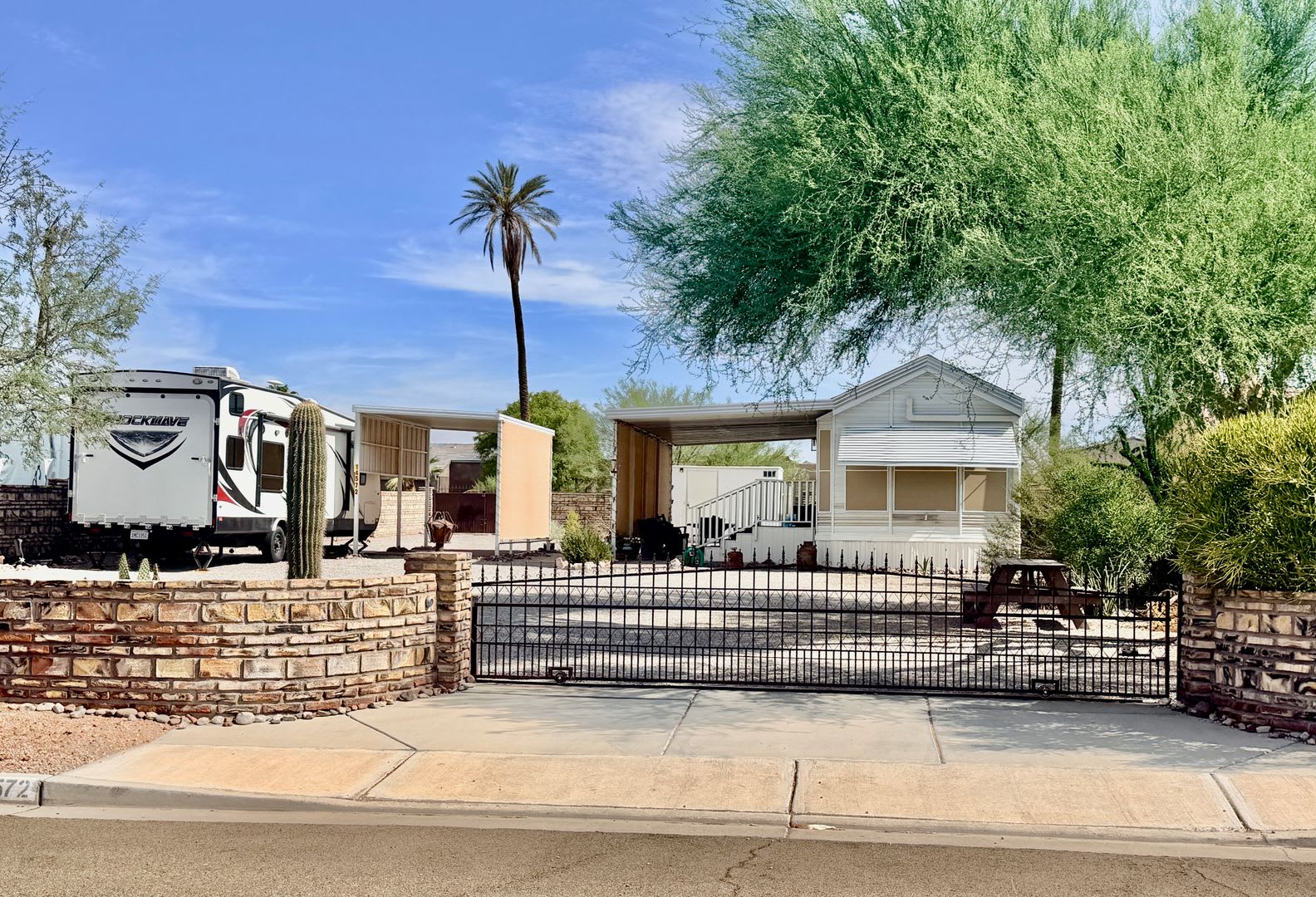 Remodeled Foothills Park Model with Desert Access, Mountain Views &amp; Low-Maintenance Living – photo 1