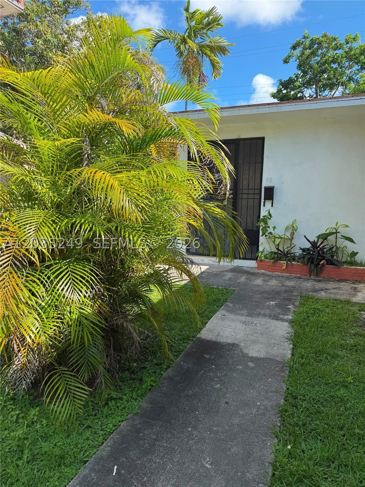 78 NE 43rd St – photo 2